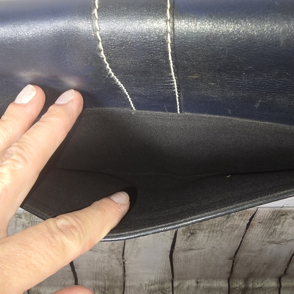 Liz Claiborne Navy Crossbody Bag - Picture 9 of 10